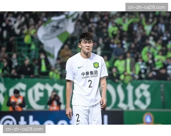 前韩国国脚金玟哉现身北京工体，观战国安比赛引发转会猜测